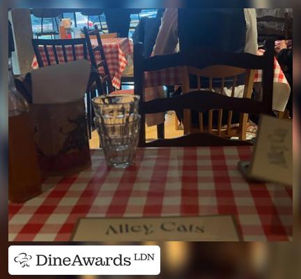 Interior - Alley Cats Pizza