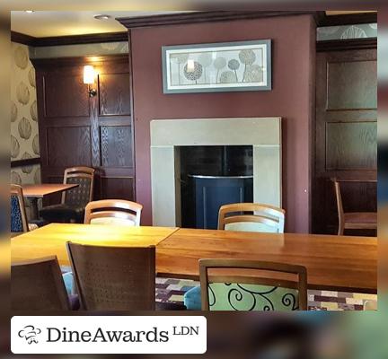 Interior - Chequers Corner Brewers Fayre