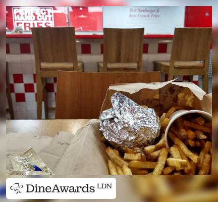 Interior - Five Guys Piccadilly Circus