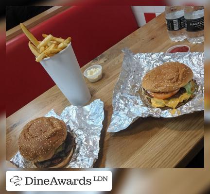 Burger - Five Guys South Kensington