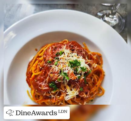 Spaghetti bolognese - Osteria Tufo