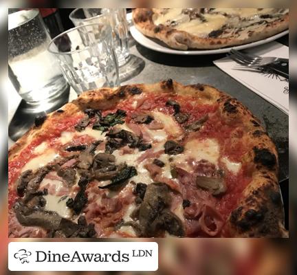 Pizza - Santa Maria Pizzeria Islington