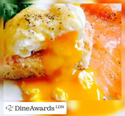 Eggs benedict - The Coffee Zone