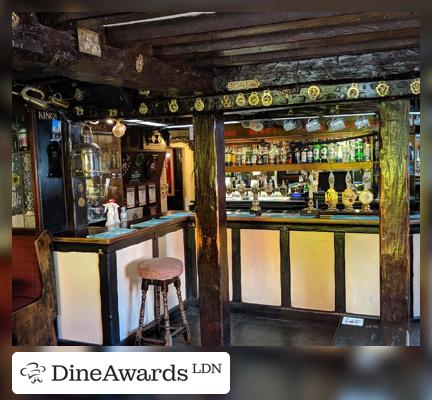 Bar counter - The Kings Head, Bexley