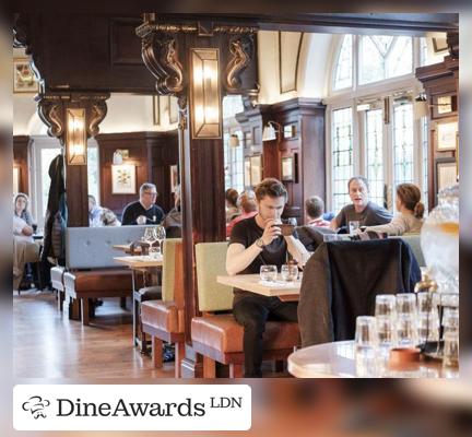 Interior - The Red Lion, Barnes