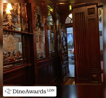 Interior - The Red Lion, Mayfair