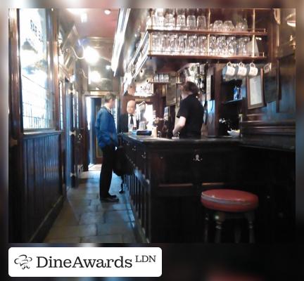 Bar counter - The Swan Tavern, EC3