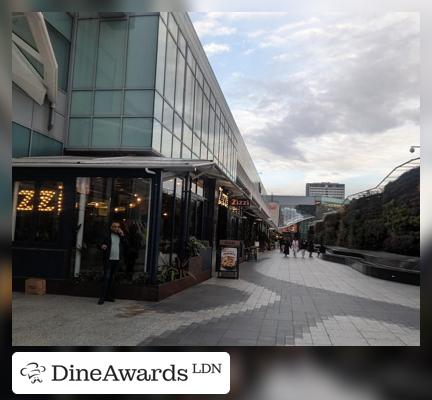 Exterior - Zizzi - Westfield (White City)