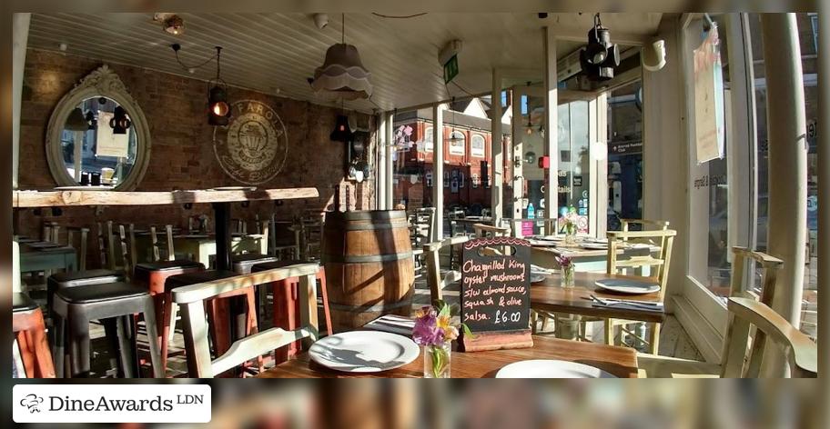 Interior - La Farola Restaurant