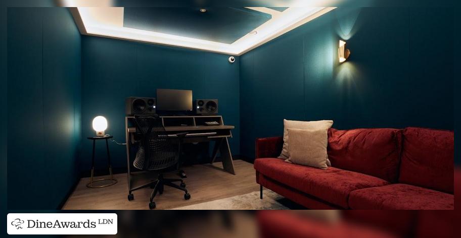 Design - Qube - Recording Studio & Bar