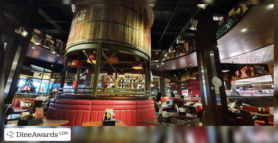 Interior - TGI Fridays